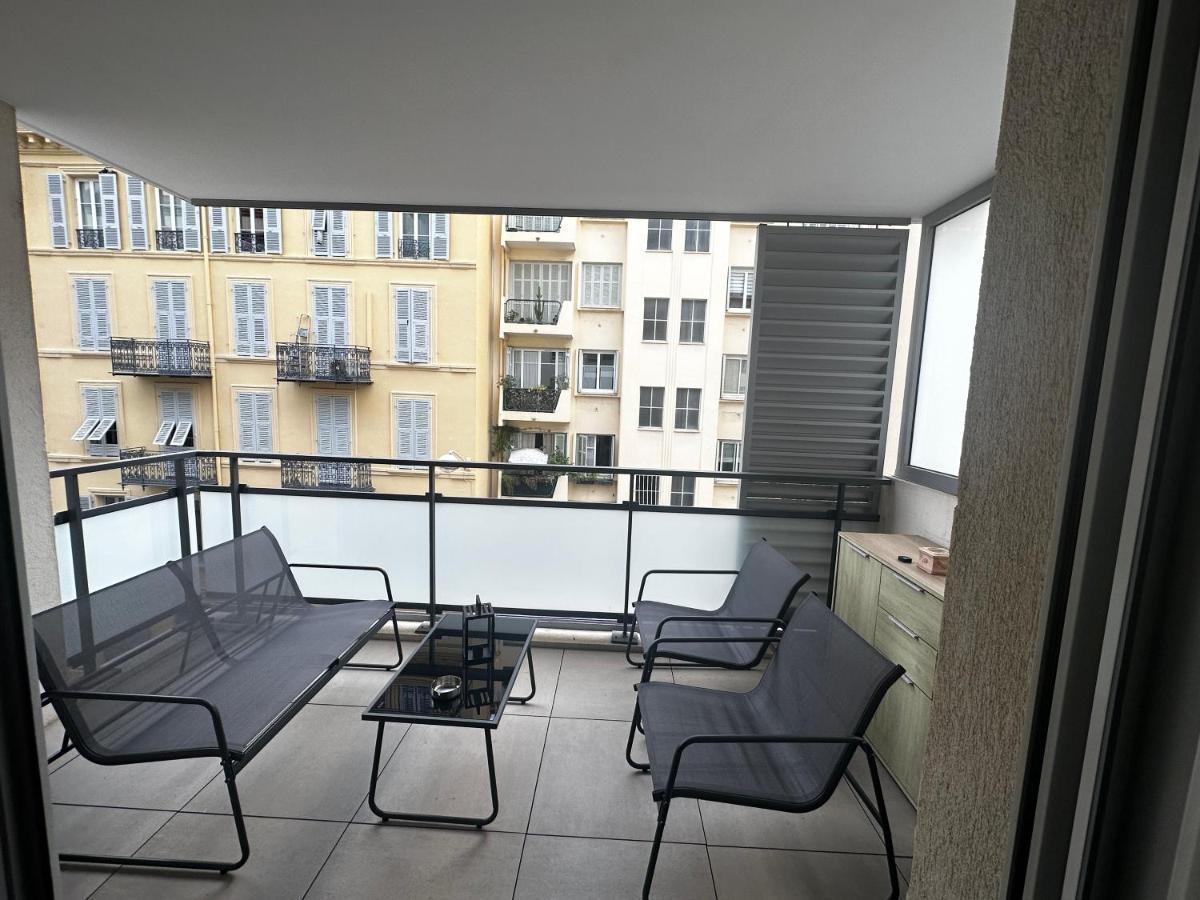 Superbe Terrasse 2p A 5 Min A Pied Du Vieux Nice, Du Port Et Du Tram *